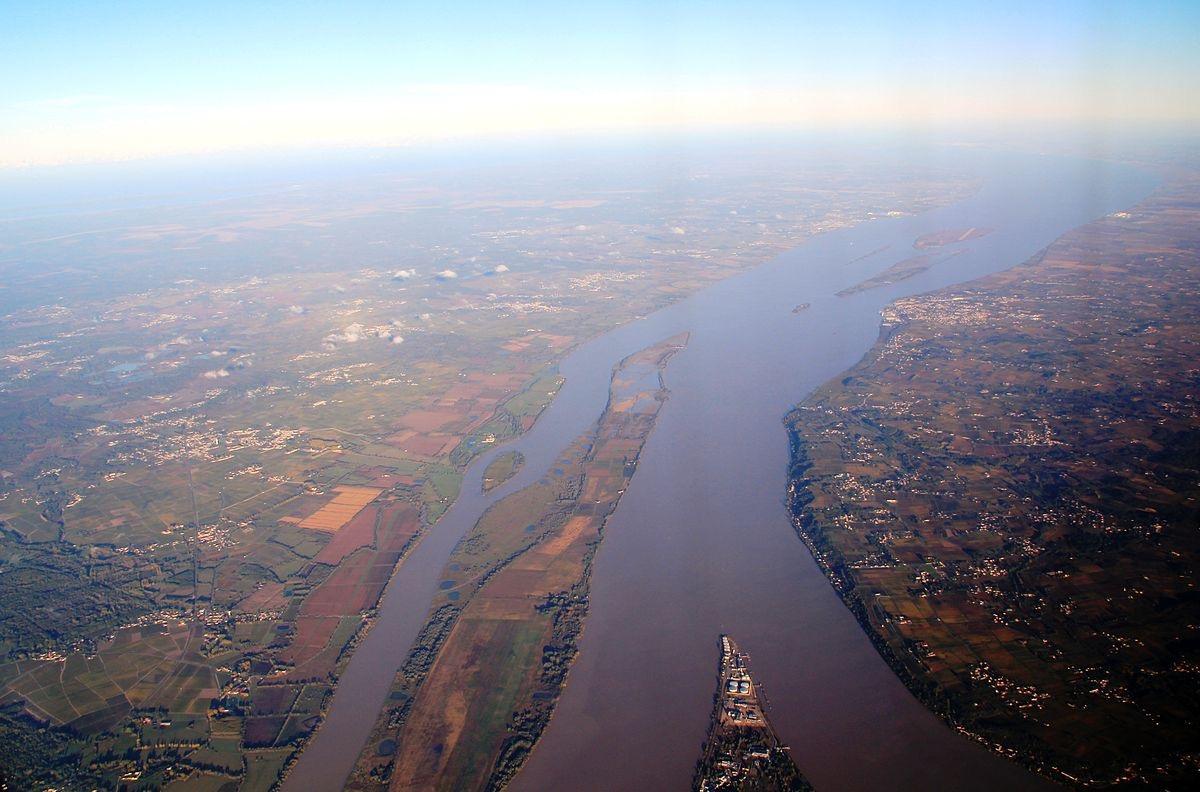 Gironde Estuary as it flows in Bordeaux